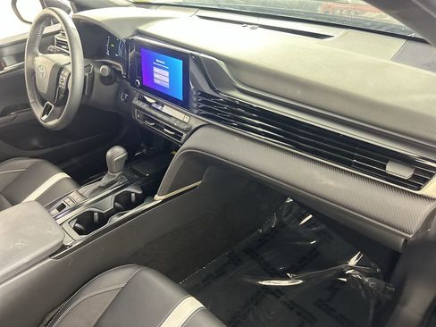 Used 2025 Toyota Camry SE FWD image 27