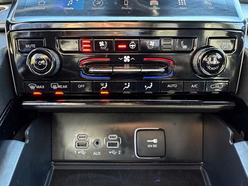 Used 2024 Jeep Grand Cherokee Overland w/ Luxury Tech Group IV image 26