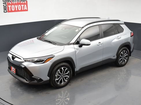 Used 2024 Toyota Corolla Cross SE image 25