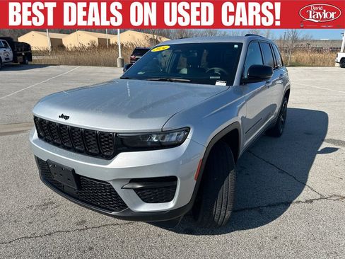 Used 2024 Jeep Grand Cherokee Altitude AWD/4WD image 8