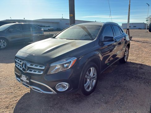 Used 2019 Mercedes-Benz GLA 250 4MATIC image 2