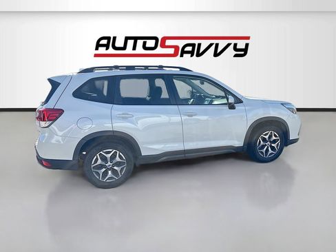 Used 2021 Subaru Forester Premium AWD/4WD image 8