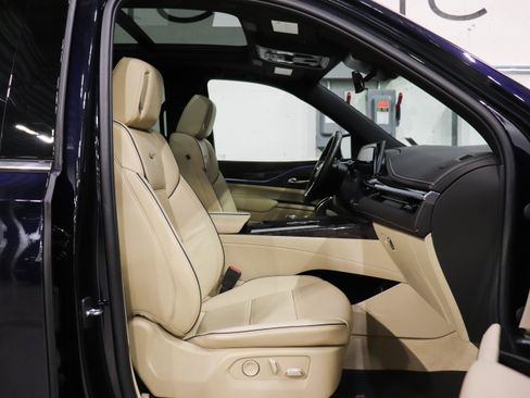 Used 2022 Cadillac Escalade ESV Premium Luxury image 15