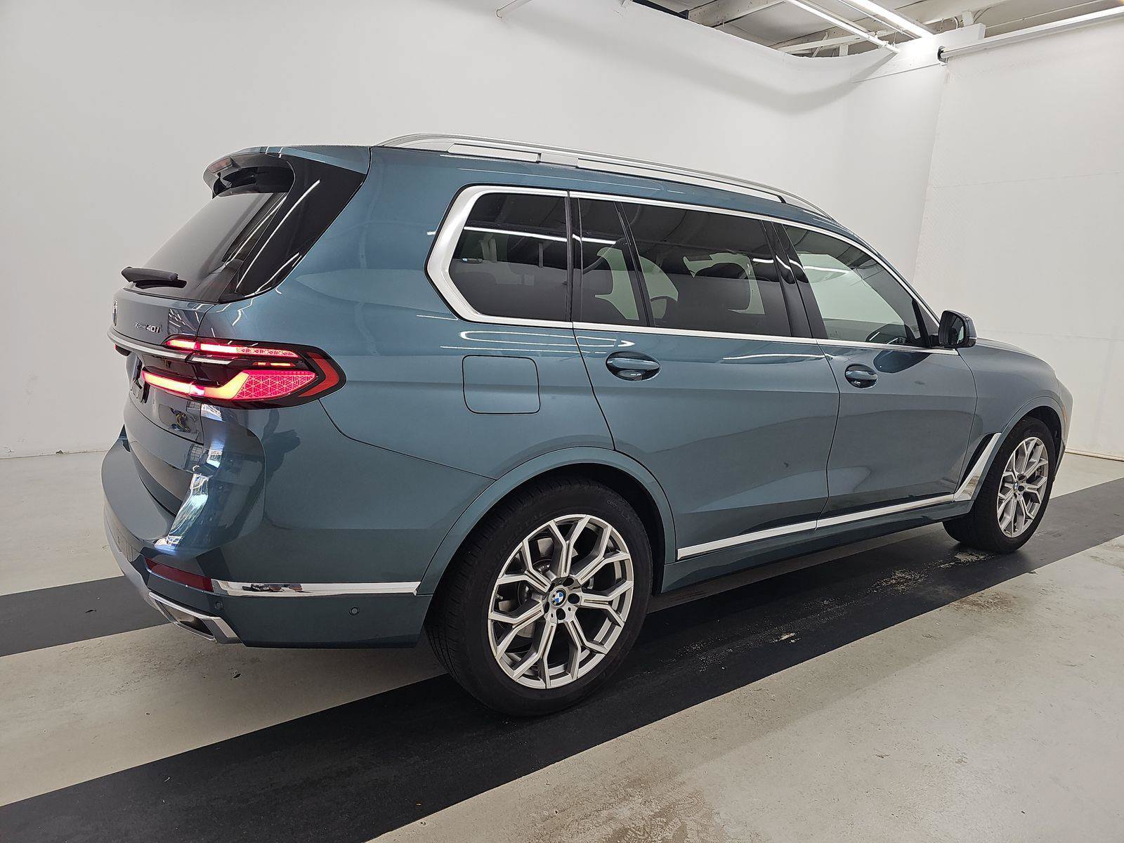 Used 2026 BMW X7 xDrive40i AWD/4WD image 4