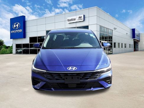 Used 2025 Hyundai Elantra SEL FWD image 2