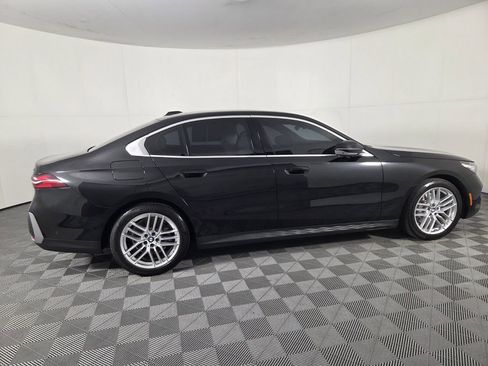 Used 2025 BMW 530i w/ Premium Package RWD image 4