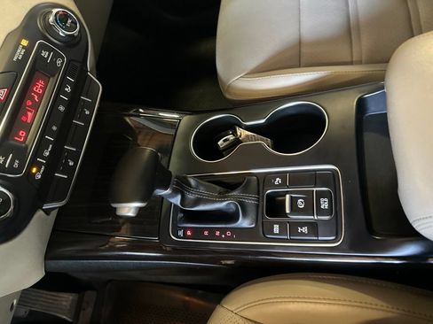 Used 2020 Kia Sorento EX AWD/4WD image 19