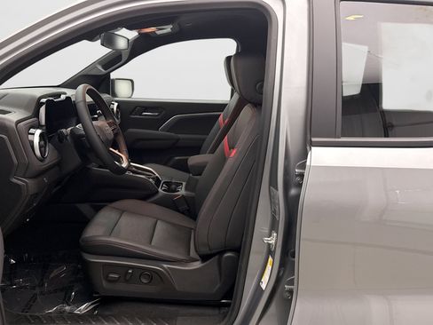 Used 2024 Chevrolet Colorado Z71 w/ Z71 Convenience Package 2 AWD/4WD image 11