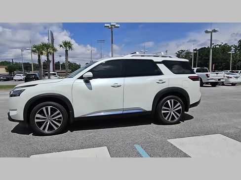 Used 2024 Nissan Pathfinder Platinum FWD image 25