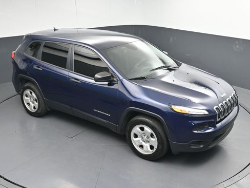 Used 2016 Jeep Cherokee Sport image 29