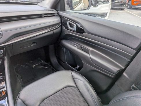Certified 2025 Jeep Compass Latitude w/ Altitude Special Edition AWD/4WD image 17