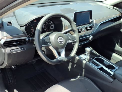 Used 2024 Nissan Altima 2.5 SV FWD image 16