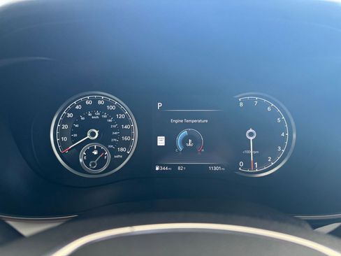 Used 2025 Genesis G70 2.5T image 41