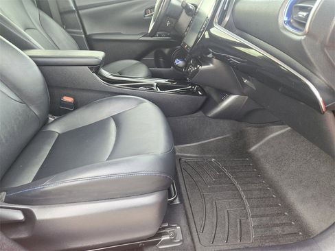 Used 2018 Toyota Prius Four Touring image 16