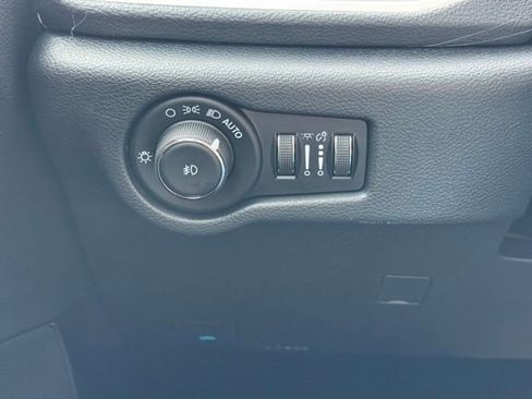 New 2026 Chrysler Pacifica Select AWD/4WD image 31