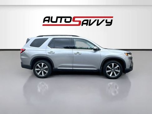 Used 2025 Honda Pilot Touring image 8
