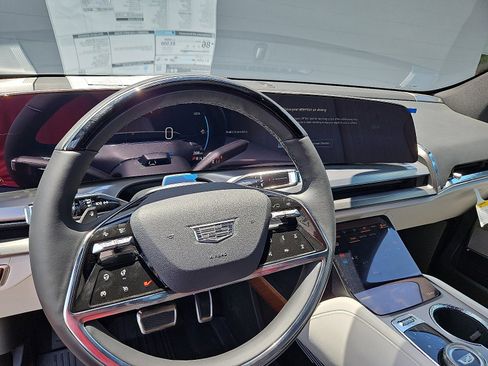 New 2026 Cadillac Vistiq Sport w/ LPO, Floor Liner Package image 18