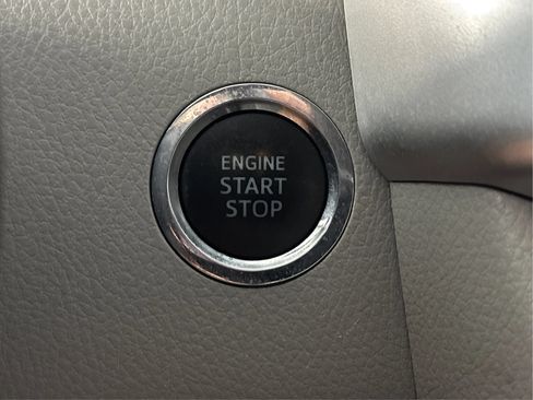 Used 2019 Toyota Highlander XLE AWD/4WD image 38