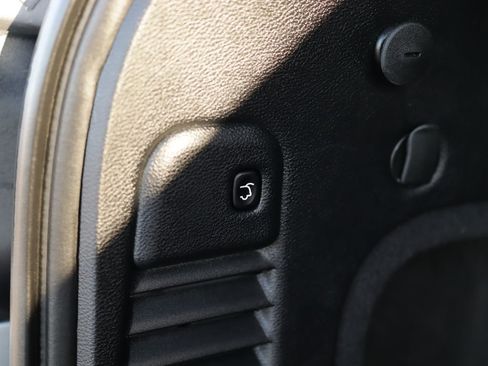 Used 2020 Jeep Grand Cherokee Limited image 31