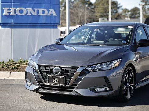 Used 2020 Nissan Sentra SR w/ Lighting Package image 2