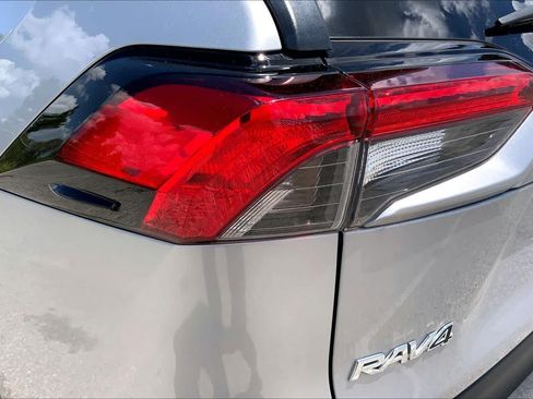 Used 2019 Toyota RAV4 LE FWD image 28