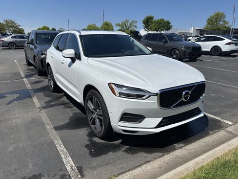 Used 2018 Volvo XC60 T6 Momentum w/ Vision Package AWD/4WD image 2