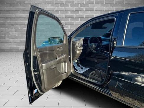 Used 2024 Chevrolet Colorado Trail Boss image 15