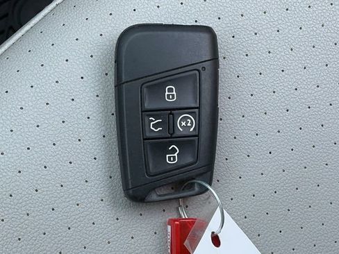 Used 2019 Volkswagen Tiguan SEL FWD image 33