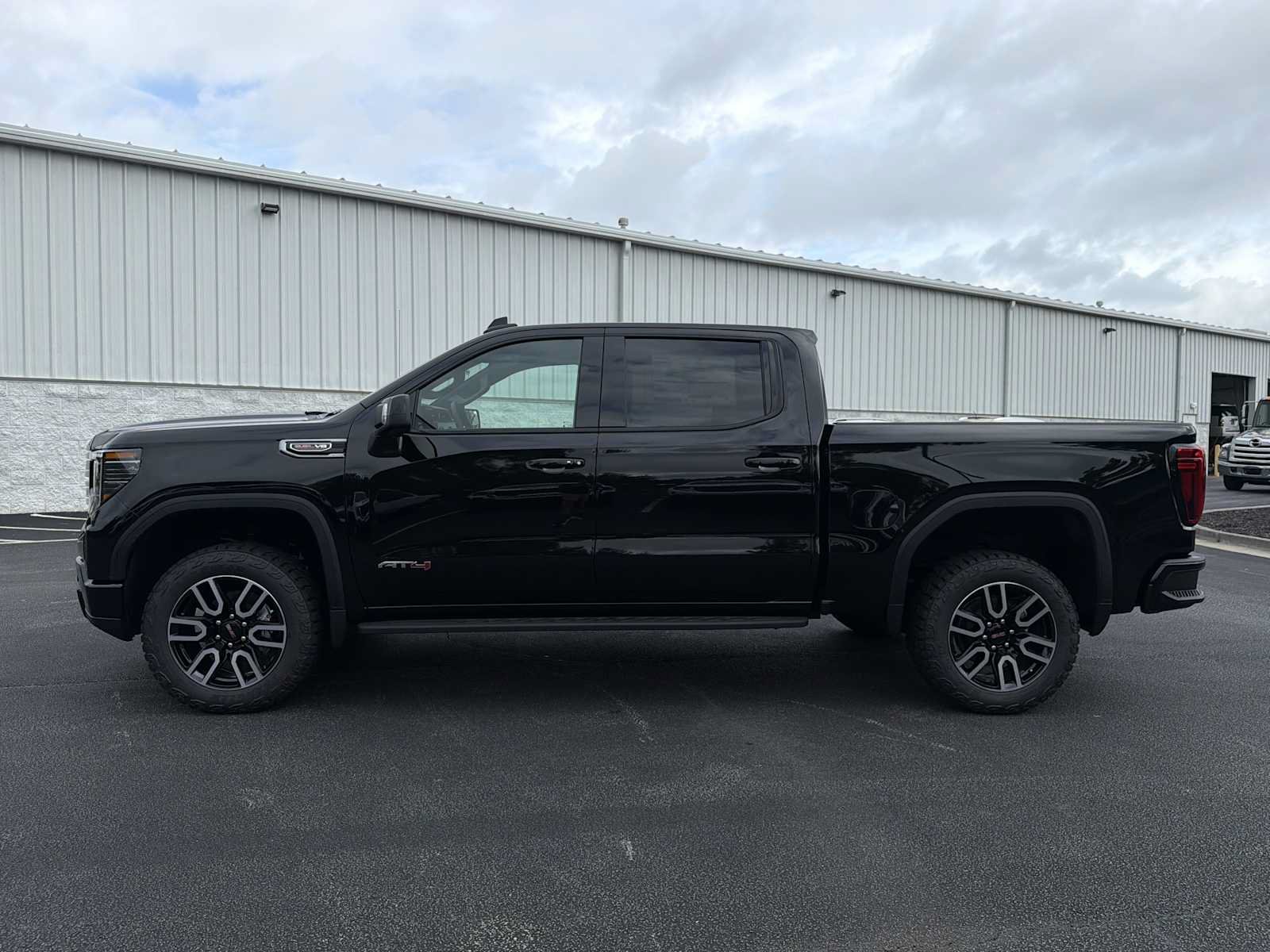 New 2026 GMC Sierra 1500 AT4 w/ AT4 Premium Package AWD/4WD image 27