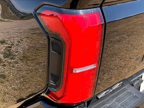 Used 2025 Toyota Tacoma SR5 AWD/4WD image 24