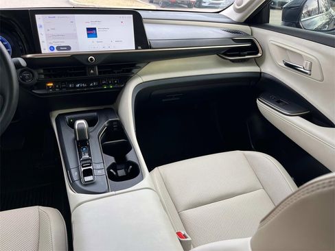 Used 2023 Toyota Crown XLE image 19