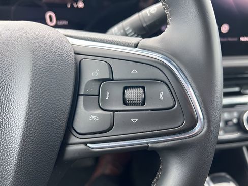 Used 2025 Buick Envista Sport Touring image 19