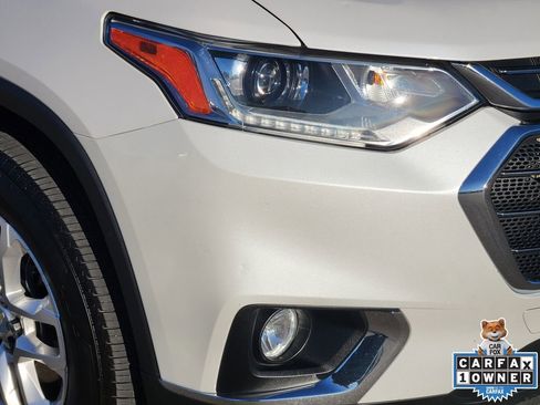 Used 2021 Chevrolet Traverse LT image 13