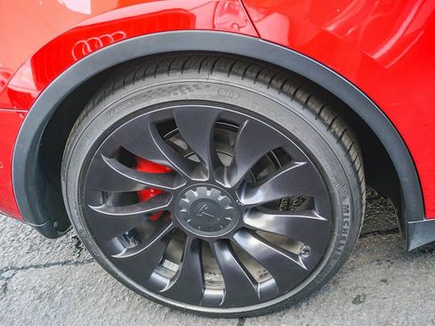 Used 2022 Tesla Model Y Performance image 8