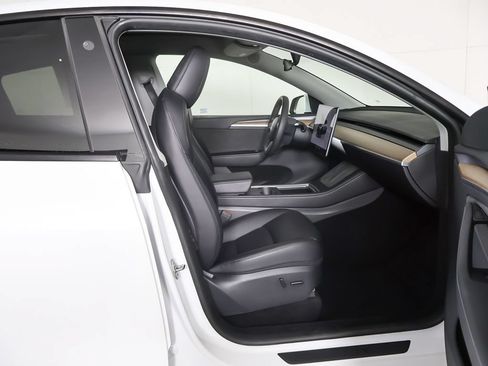Used 2023 Tesla Model Y AWD image 30