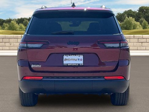 New 2026 Jeep Grand Cherokee L Limited w/ Limited Altitude Package AWD/4WD image 4