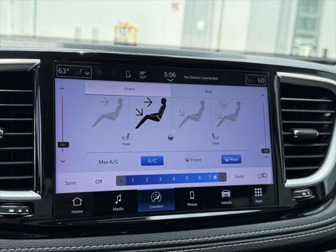 Used 2022 Chrysler Pacifica Touring-L FWD image 29