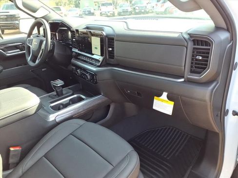 New 2026 Chevrolet Silverado 1500 LTZ w/ LTZ Premium Package AWD/4WD image 11