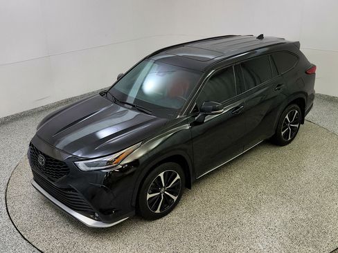 Used 2021 Toyota Highlander XSE AWD/4WD image 14