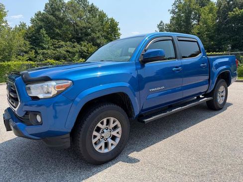 Used 2018 Toyota Tacoma SR5 RWD image 1