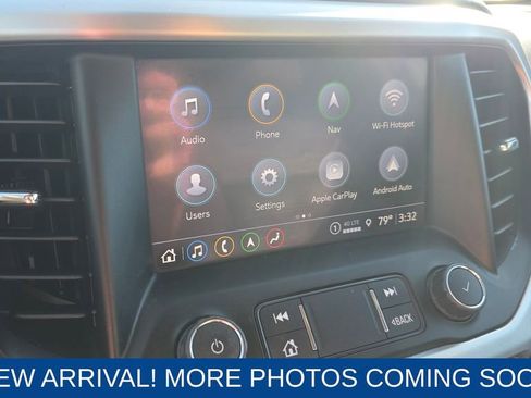 Used 2022 GMC Acadia SLT w/ Elevation Edition image 18