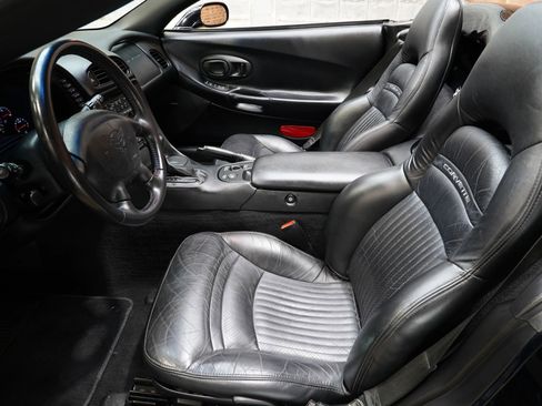 Used 2004 Chevrolet Corvette Convertible w/ Preferred Equipment Group image 21