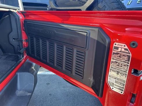 Used 2025 Jeep Wrangler Sport S image 9