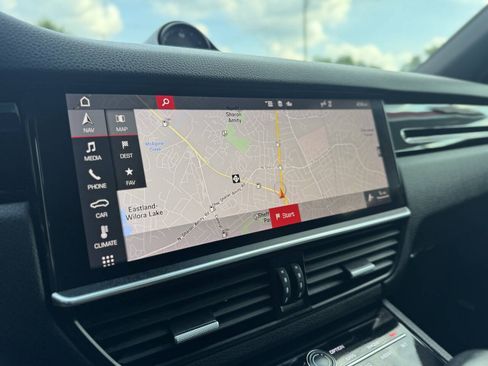 Used 2020 Porsche Cayenne AWD/4WD image 20