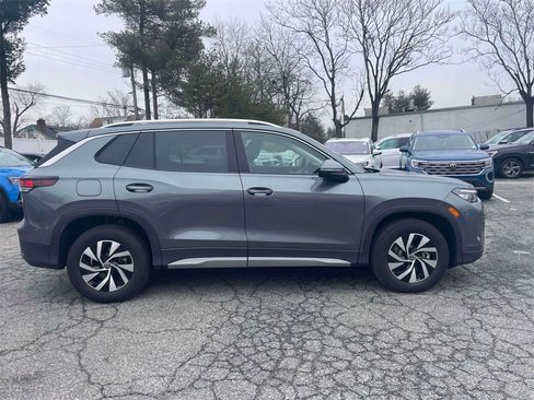 New 2026 Volkswagen Tiguan SE image 5