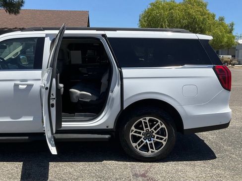 Used 2025 Ford Expedition Max Active AWD/4WD image 17