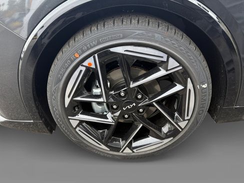 New 2025 Kia K4 GT-Line image 9