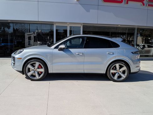 New 2026 Porsche Cayenne S image 2