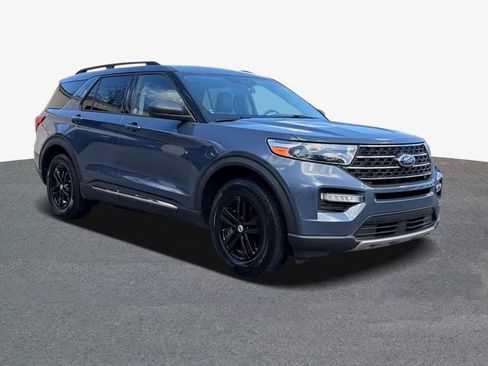 Used 2021 Ford Explorer XLT w/ Equipment Group 202A AWD/4WD image 4