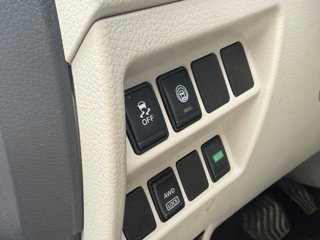 Used 2019 Nissan Rogue Sport SV AWD/4WD image 13